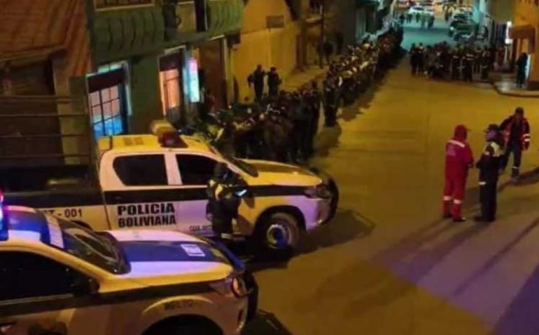 Insólito: Policía de El Alto captura a banda que usaba ‘tierra de cementerio’ para robar celulares