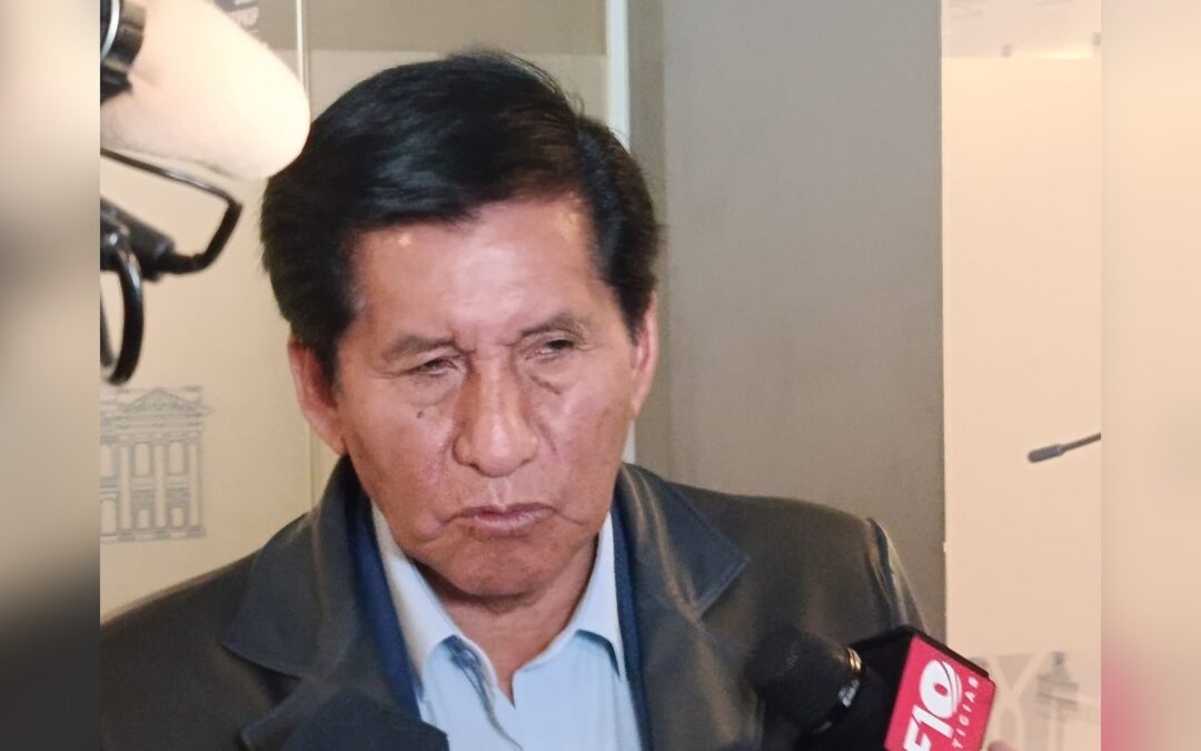 Senador Félix Ajpi Atribuye a Luis Arce y Evo Morales la Crisis de Combustible y Dólares