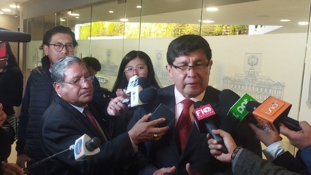 Senador Sánchez exige juicio ordinario para magistrados cesados por «usurpación de funciones»